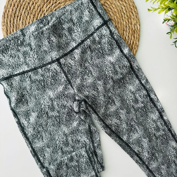 GapFit Shine Jacquard Leggings Size Small - Picture 3 of 10